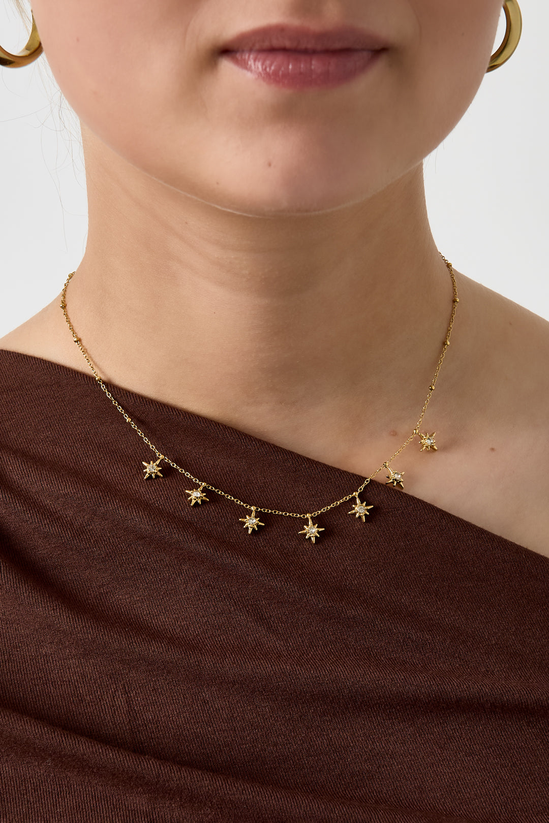 Collier Élégant avec Pendentif Étoile – Une Touche de Lumière au Quotidien